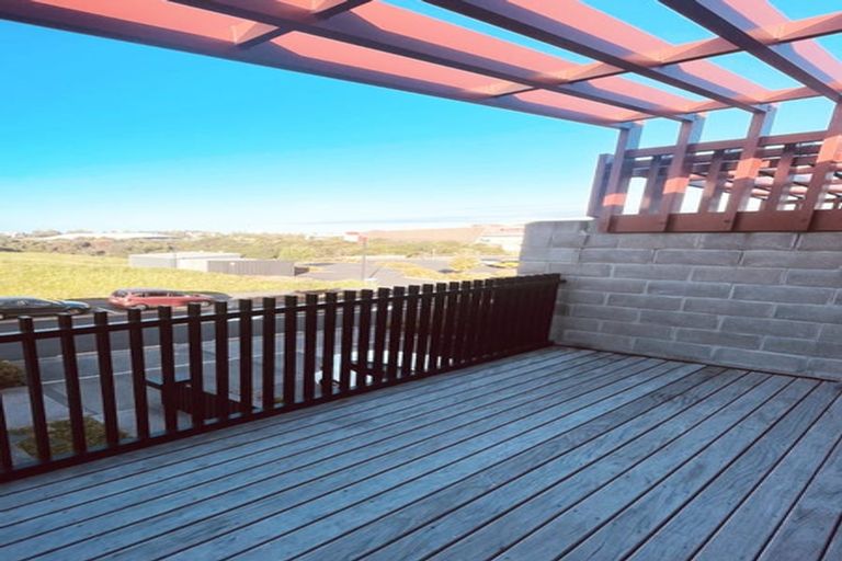 Photo of property in 17 Nugget Avenue, Hobsonville, Auckland, 0616