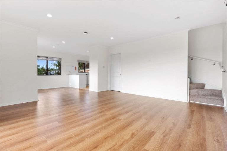 Photo of property in 27 Mt Lebanon Crescent, The Gardens, Auckland, 2105