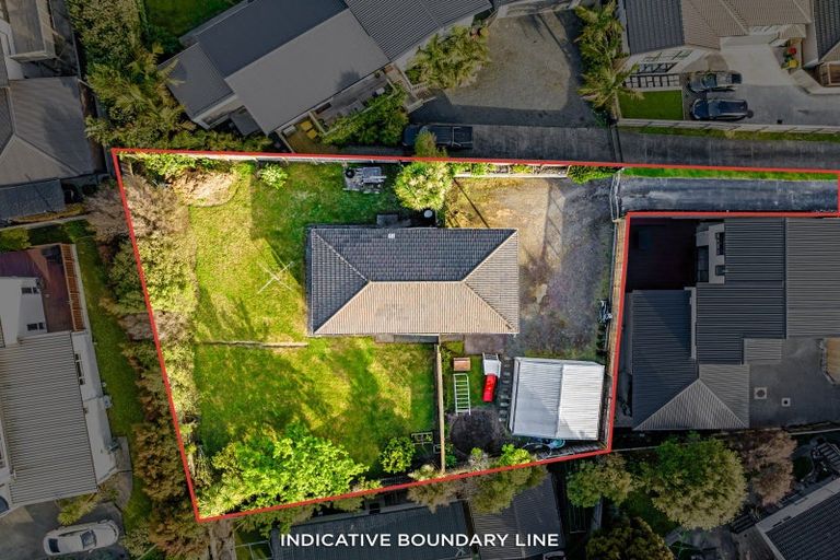 Photo of property in 25 Helleur Road, Massey, Auckland, 0614