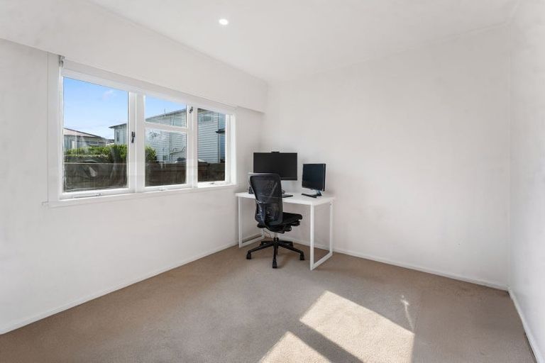 Photo of property in 8 Becroft Drive, Forrest Hill, Auckland, 0620