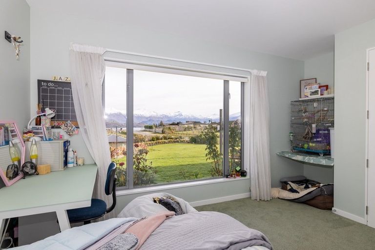 Photo of property in 28 Minaret Ridge, Wanaka, 9305