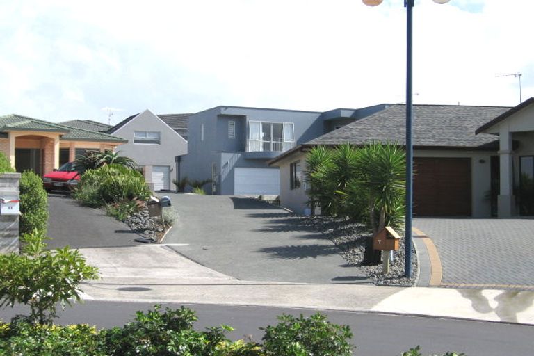 Photo of property in 9 Lupetti Rise, West Harbour, Auckland, 0618