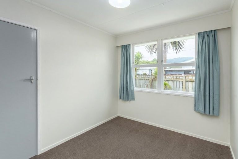 Photo of property in 9 Hardie Grove, Featherston, 5710