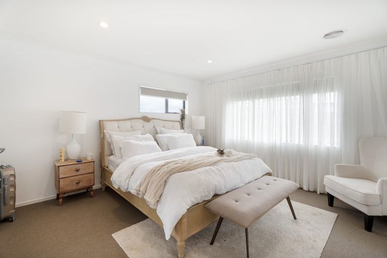 Photo of property in 77 Grenada Drive, Grenada Village, Wellington, 6037