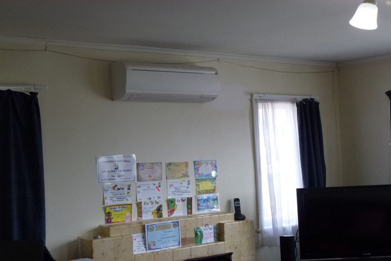 Photo of property in 11 Sherwood Avenue, Te Atatu South, Auckland, 0610