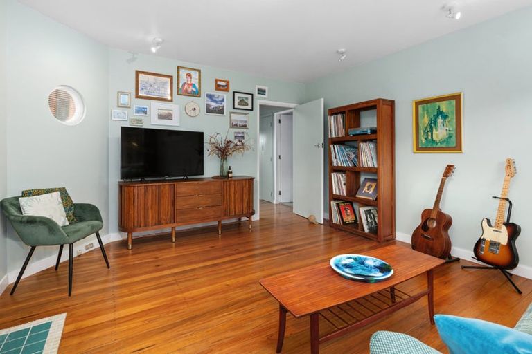 Photo of property in 70 Curtis Street, Northland, Wellington, 6012