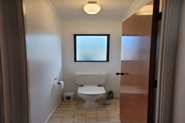 Photo of property in 94 Roberts Road, Te Atatu South, Auckland, 0610