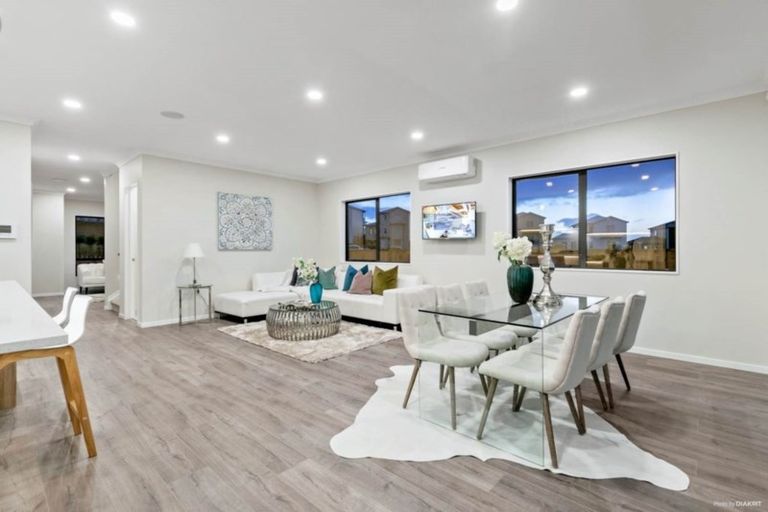Photo of property in 60 Lime Hill Rise, Flat Bush, Auckland, 2019