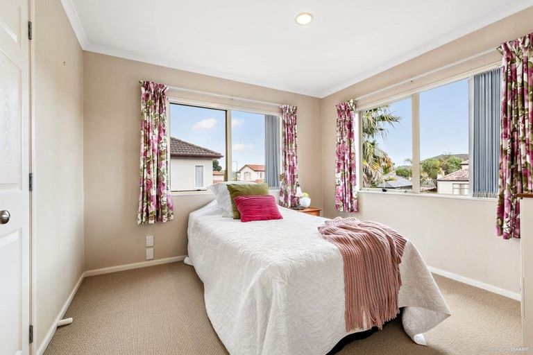 Photo of property in 16 Carousel Crescent, East Tamaki Heights, Auckland, 2016
