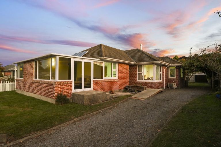 Photo of property in 43 Bevington Street, Avonhead, Christchurch, 8042