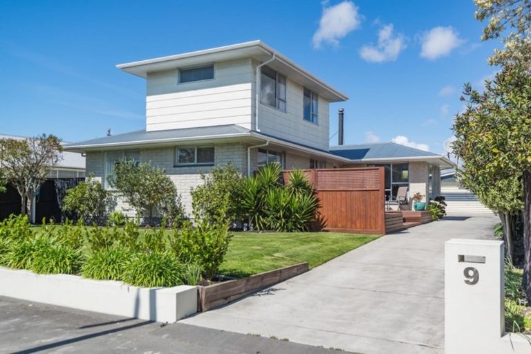Photo of property in 9 Heathglen Avenue, Parklands, Christchurch, 8083