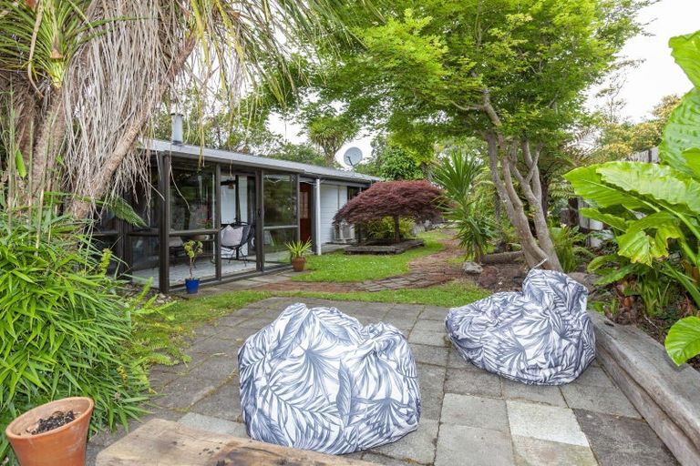 Photo of property in 1a Karaka Grove, Waikanae, 5036