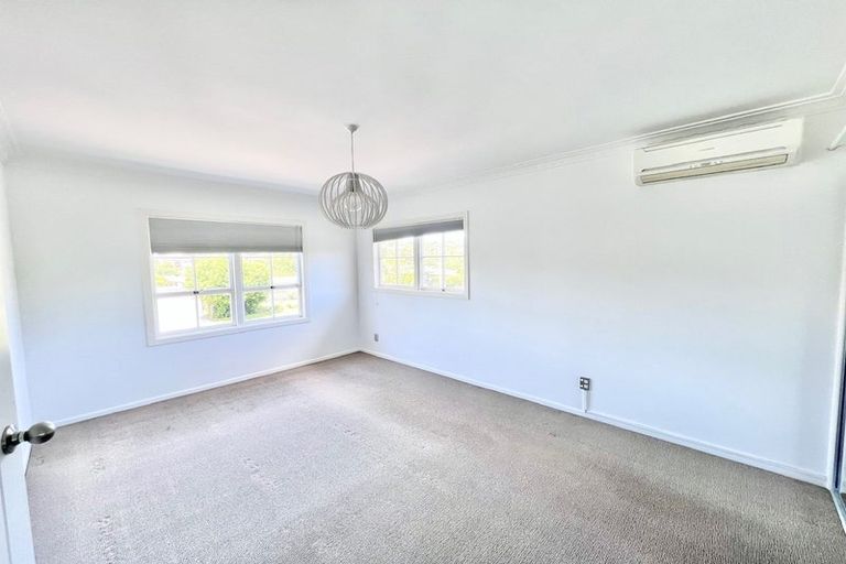 Photo of property in 2 King Richard Place, Browns Bay, Auckland, 0630
