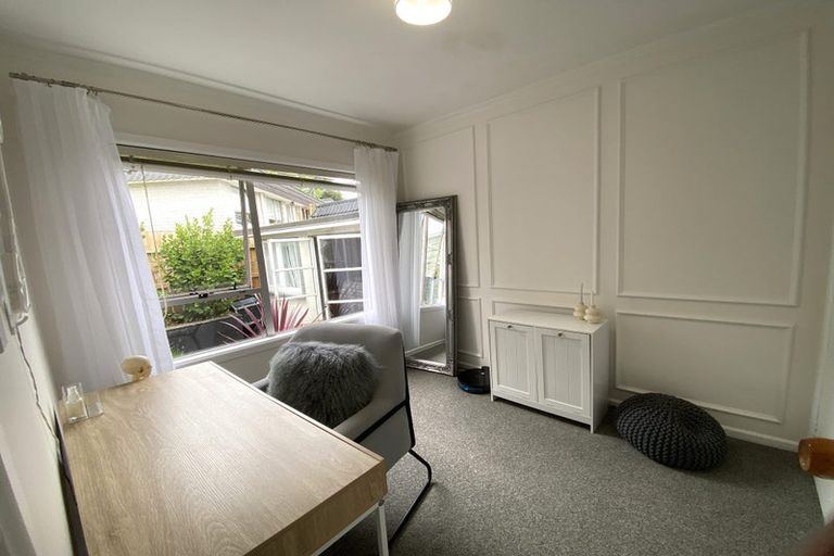 Photo of property in 1/38 Aeroview Drive, Beach Haven, Auckland, 0626