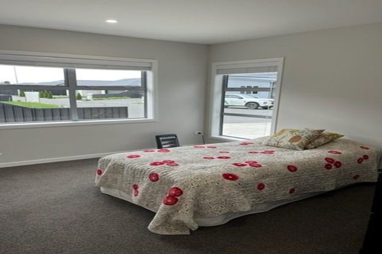 Photo of property in 8 Rangataiki Place, Te Awa, Napier, 4110