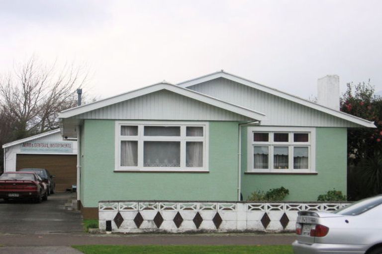 Photo of property in 15 Waldegrave Street, Palmerston North, 4410