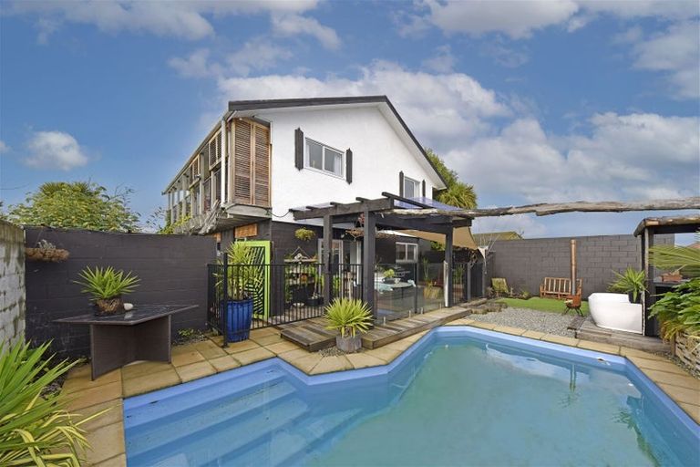 Photo of property in 16 Steadman Road, Broomfield, Christchurch, 8042