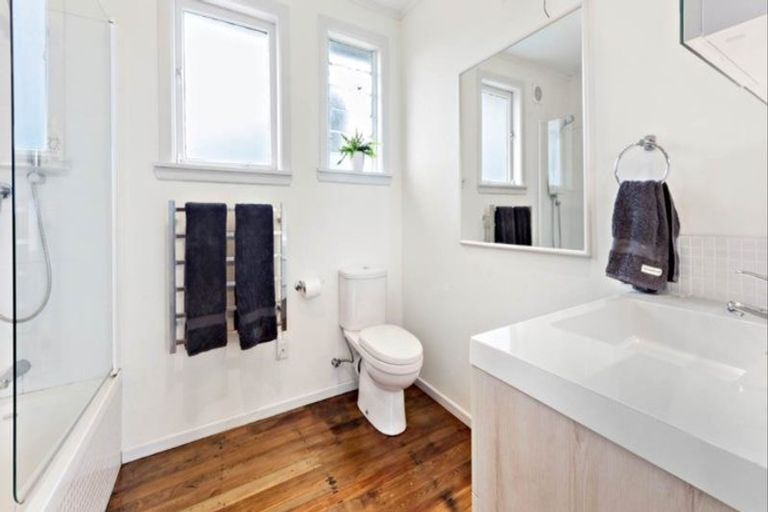 Photo of property in 1/14 Roberts Road, Te Atatu South, Auckland, 0610