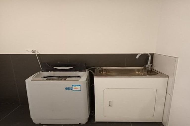 Photo of property in 1u2 June Place, Hamilton East, Hamilton, 3216