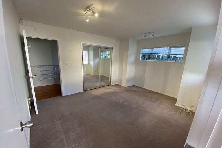 Photo of property in 3/17 Commodore Parry Road, Castor Bay, Auckland, 0620
