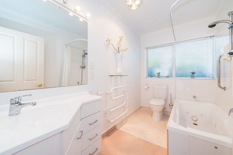 Photo of property in 28 Beach Haven Place, Paraparaumu Beach, Paraparaumu, 5032