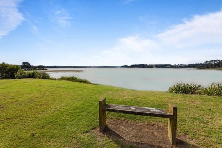 Photo of property in 130 Racecourse Road, Waiuku, 2123