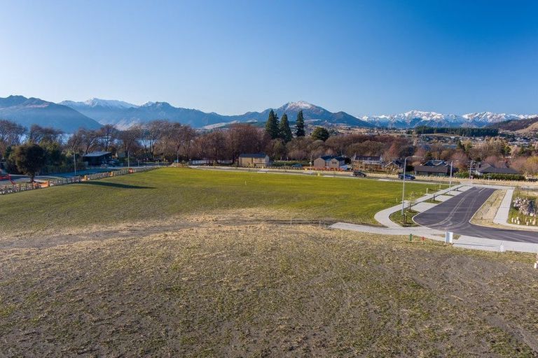 Photo of property in 15 Glenbrae Crescent, Wanaka, 9305
