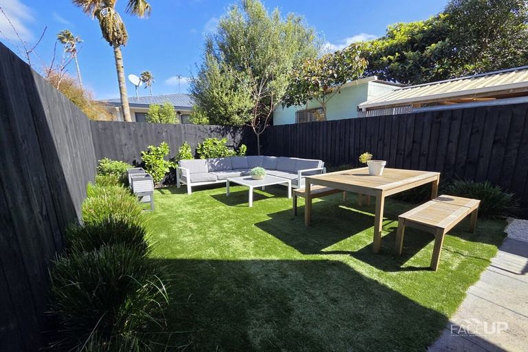 Photo of property in 8/20 Moor Avenue, Te Atatu Peninsula, Auckland, 0610