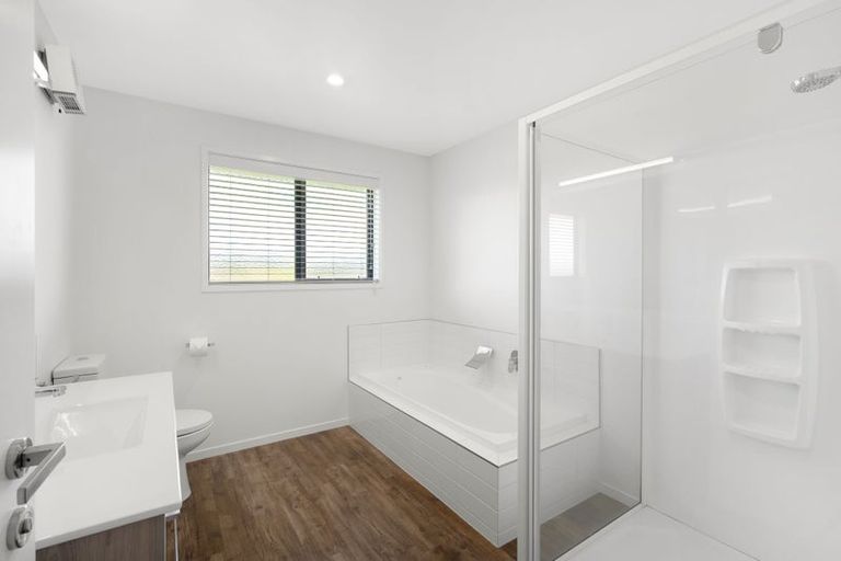 Photo of property in 24 Whitcombe Place, Darfield, 7571