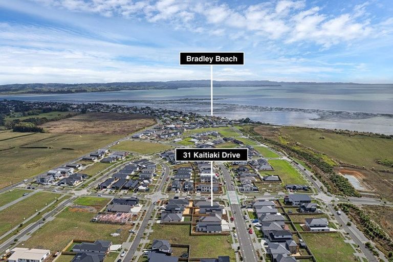 Photo of property in 31 Kaitiaki Drive, Clarks Beach, 2122