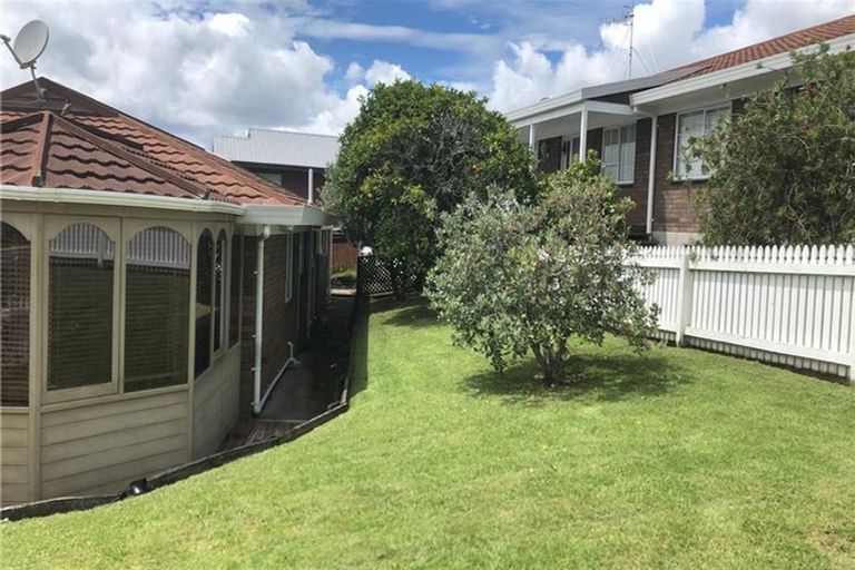 Photo of property in 84 Granville Drive, Massey, Auckland, 0614