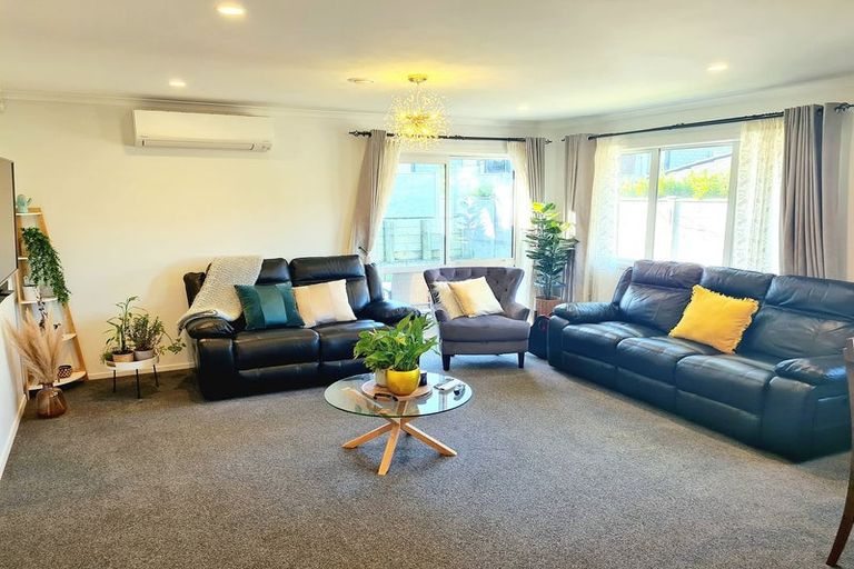 Photo of property in 19 Mooring Close, Whitby, Porirua, 5024