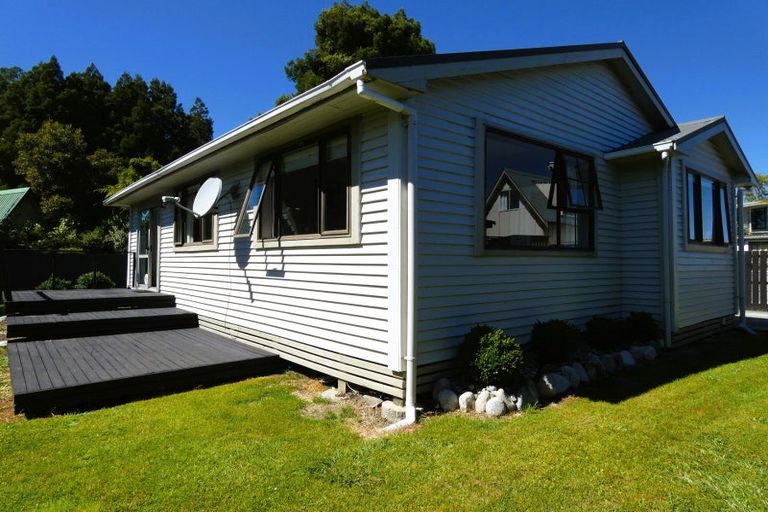 Photo of property in 33 Domett Street, Westport, 7825