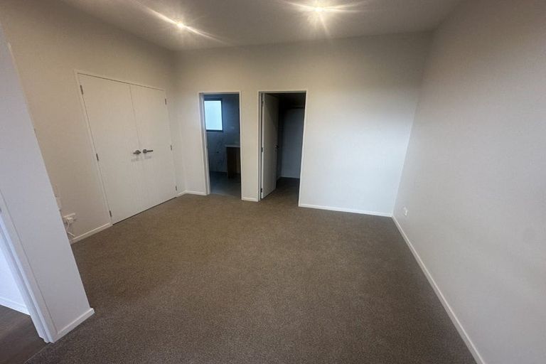 Photo of property in 35 Cedar Heights Avenue, Massey, Auckland, 0614