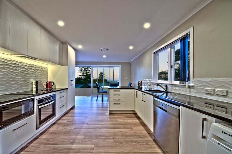 Photo of property in 19 Kohu Road, Titirangi, Auckland, 0604