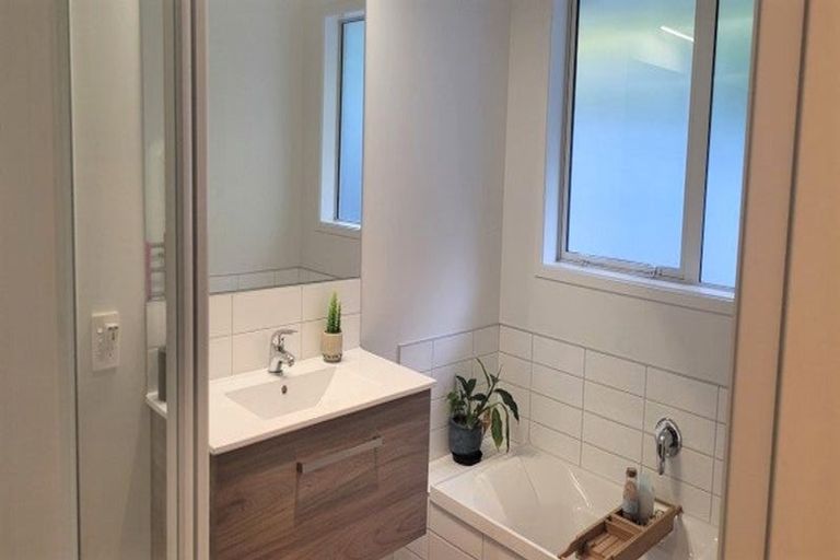 Photo of property in 19 Mooring Close, Whitby, Porirua, 5024