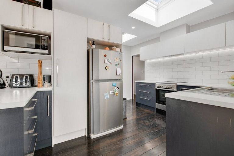 Photo of property in 16 St James Avenue, Helensville, 0800