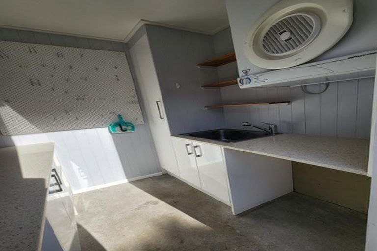 Photo of property in 20 Humphrey Kemp Avenue, Henderson, Auckland, 0612