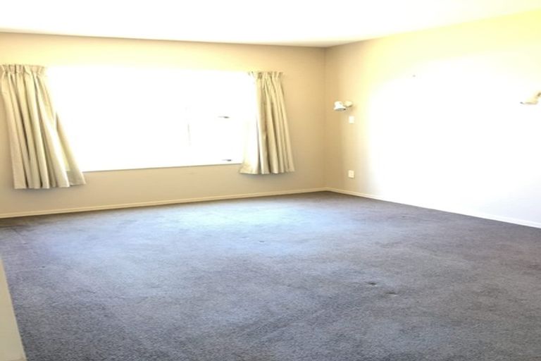 Photo of property in 21 Brockhall Lane, Avonhead, Christchurch, 8042