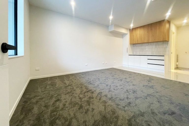 Photo of property in 3 Heketara Way, Massey, 0614