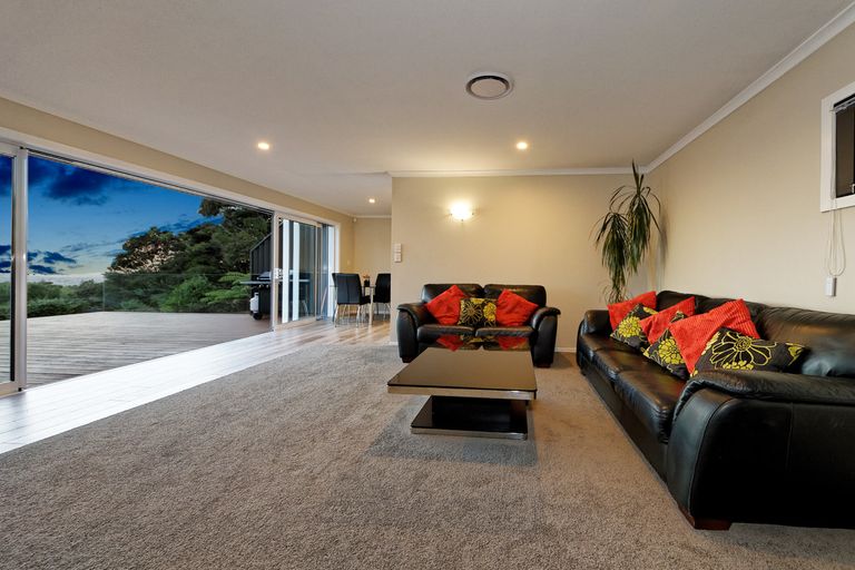 Photo of property in 19 Kohu Road, Titirangi, Auckland, 0604