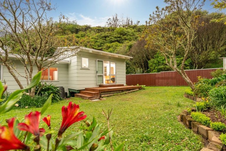 Photo of property in 12 Fiona Grove, Karori, Wellington, 6012