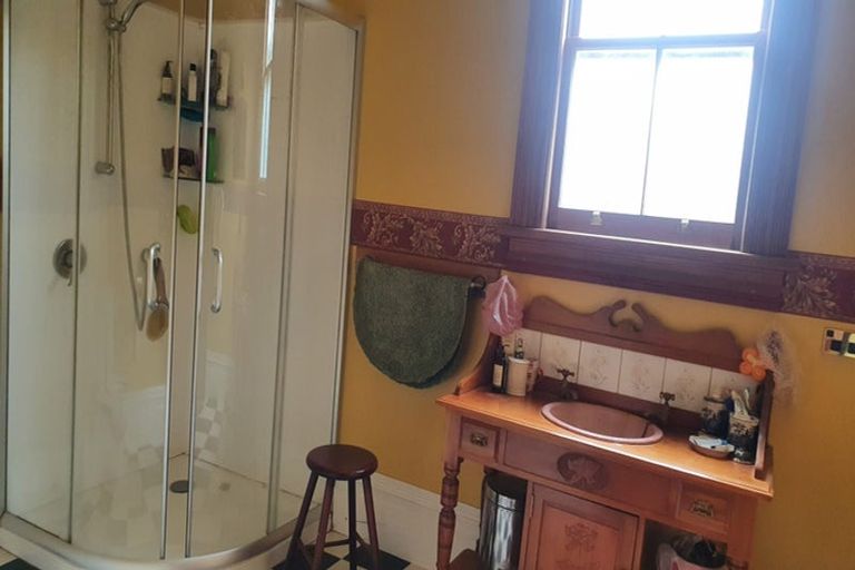 Photo of property in 11 Tarata Road, Inglewood, 4387