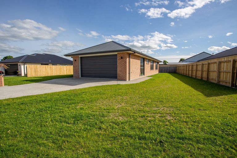 Photo of property in 7 Devon Lane, Carterton, 5713