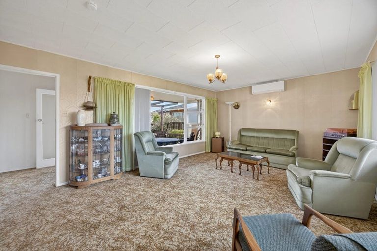 Photo of property in 16 Cascades Road, Pakuranga Heights, Auckland, 2010