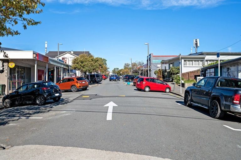Photo of property in 2/18 Agra Crescent, Khandallah, Wellington, 6035