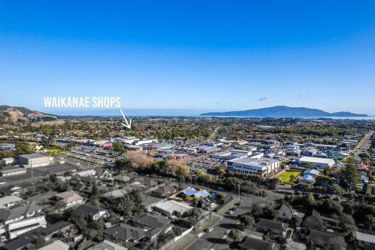 Photo of property in 19 Pehi Kupa Street, Waikanae, 5036