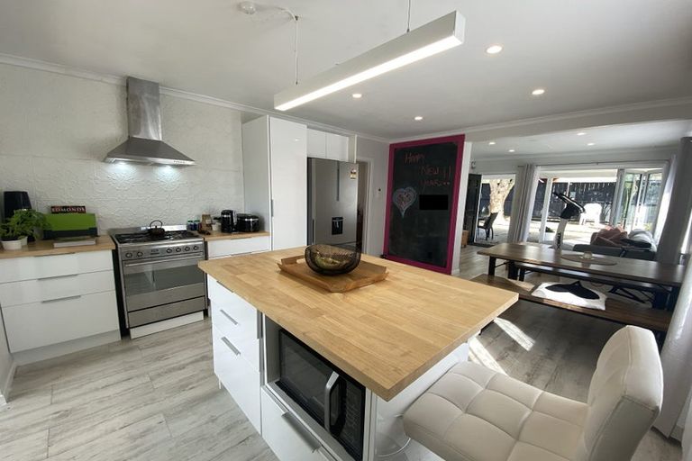 Photo of property in 19 Tahi Terrace, Glen Eden, Auckland, 0602