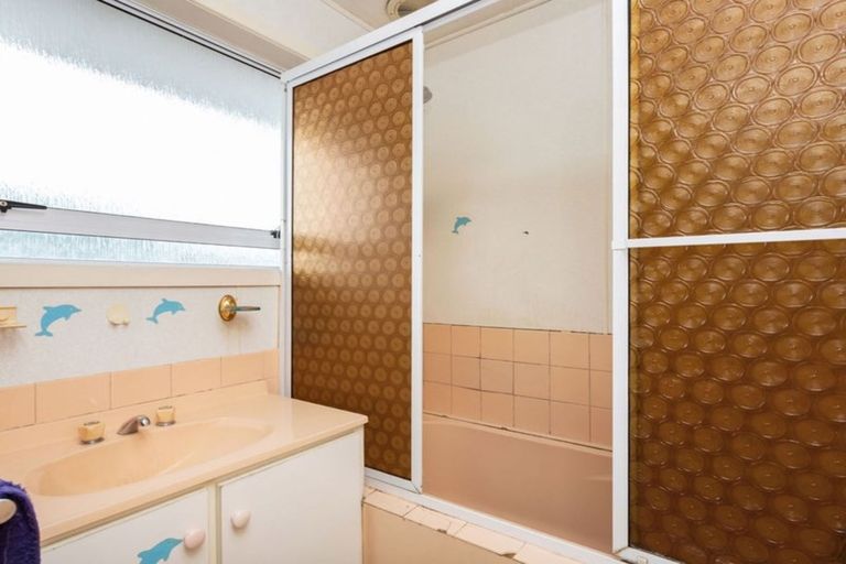 Photo of property in 28 Compton Street, Woolston, Christchurch, 8062