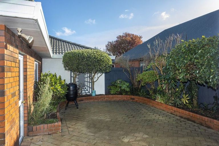 Photo of property in 2/3 Inglewood Place, Avonhead, Christchurch, 8042